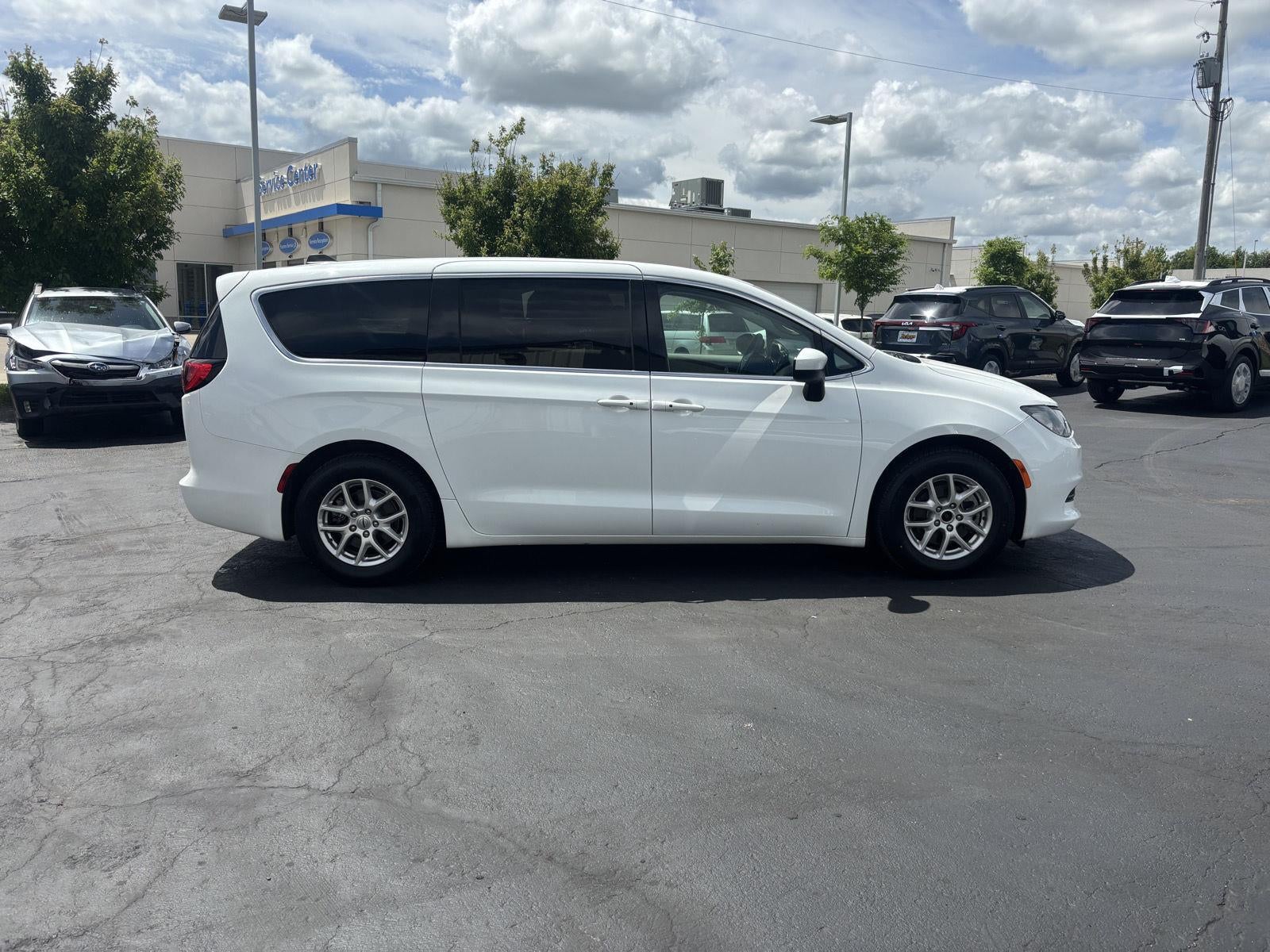 2023 Chrysler Voyager LX