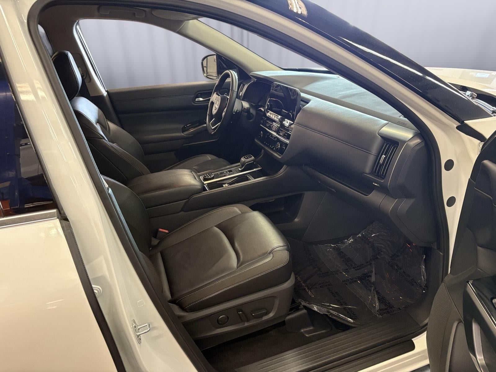 2024 Nissan Pathfinder SL