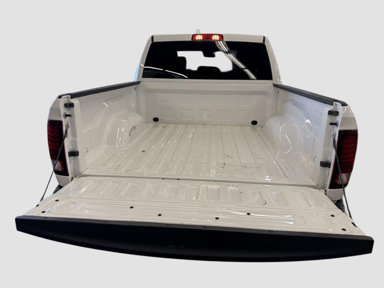 2024 RAM 1500 Classic Warlock Crew Cab 4x2 5'7' Box