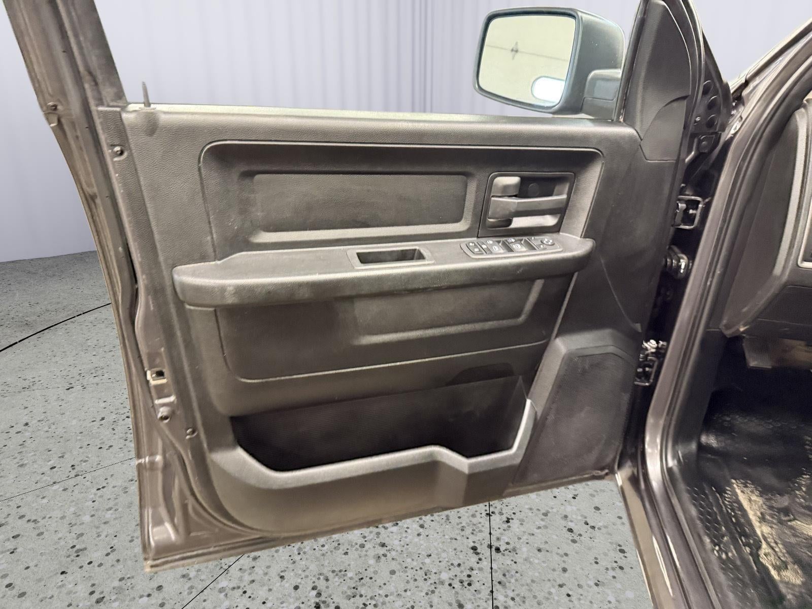 2019 RAM 1500 Classic Tradesman Crew Cab 4x4 5'7' Box