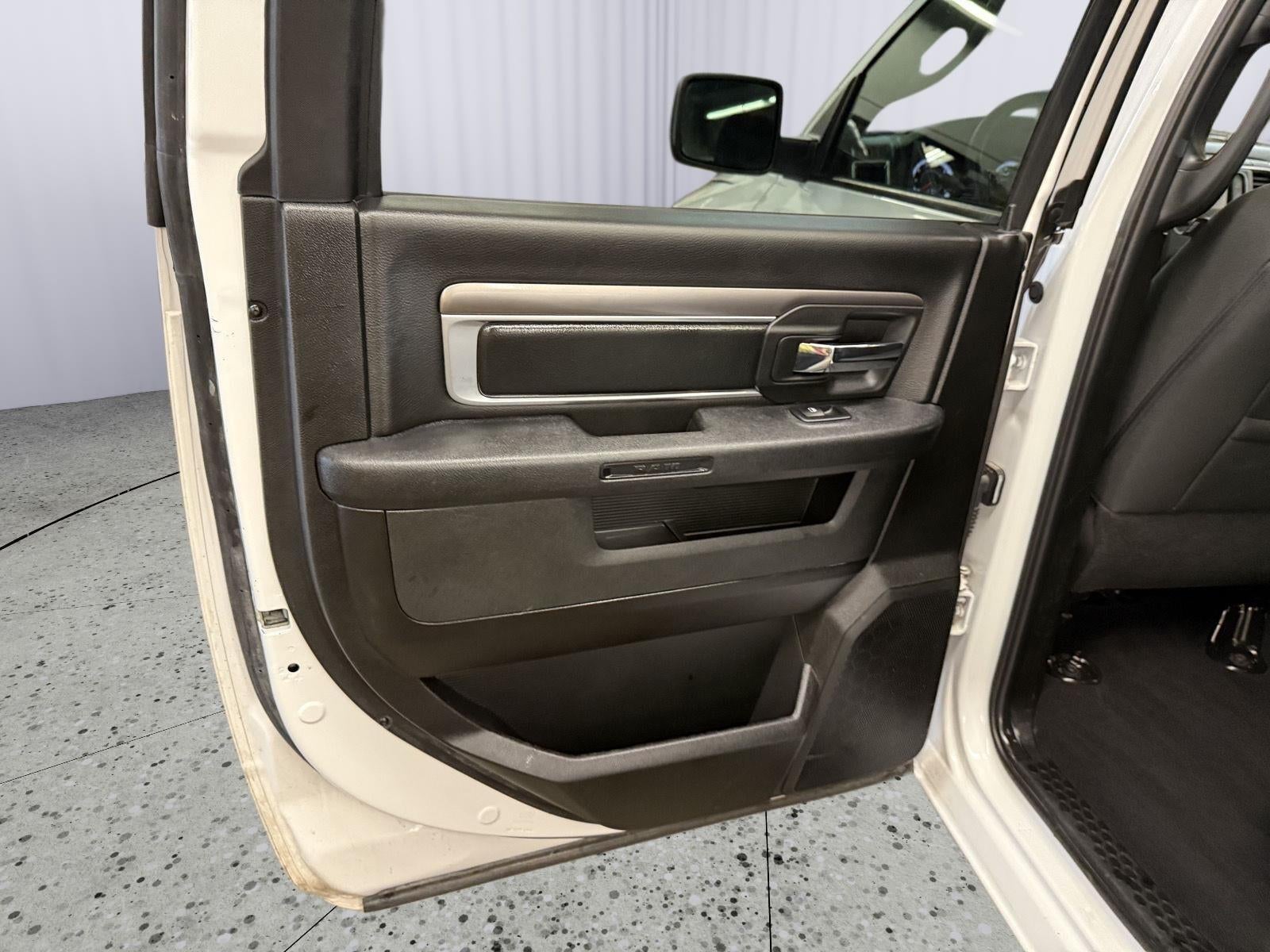 2024 RAM 1500 Classic Warlock Crew Cab 4x4 5'7' Box