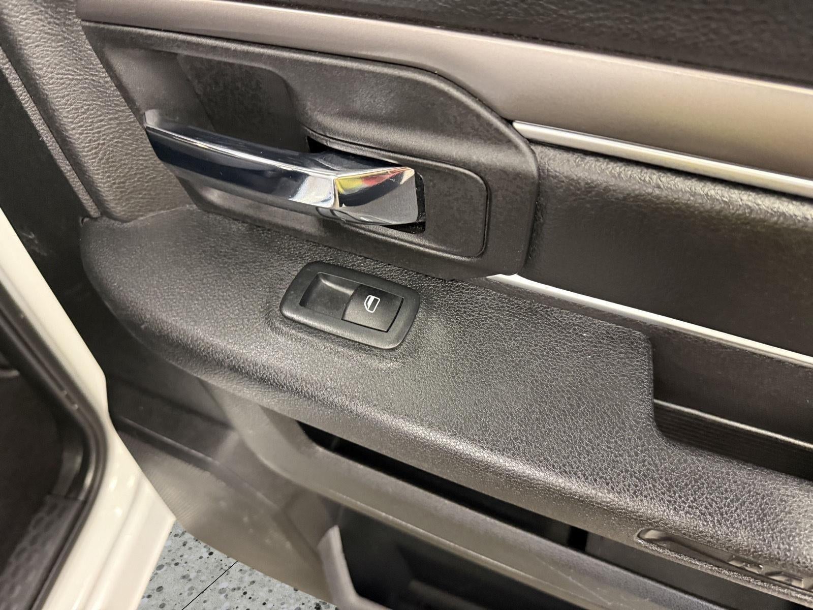 2024 RAM 1500 Classic Warlock Crew Cab 4x4 5'7' Box