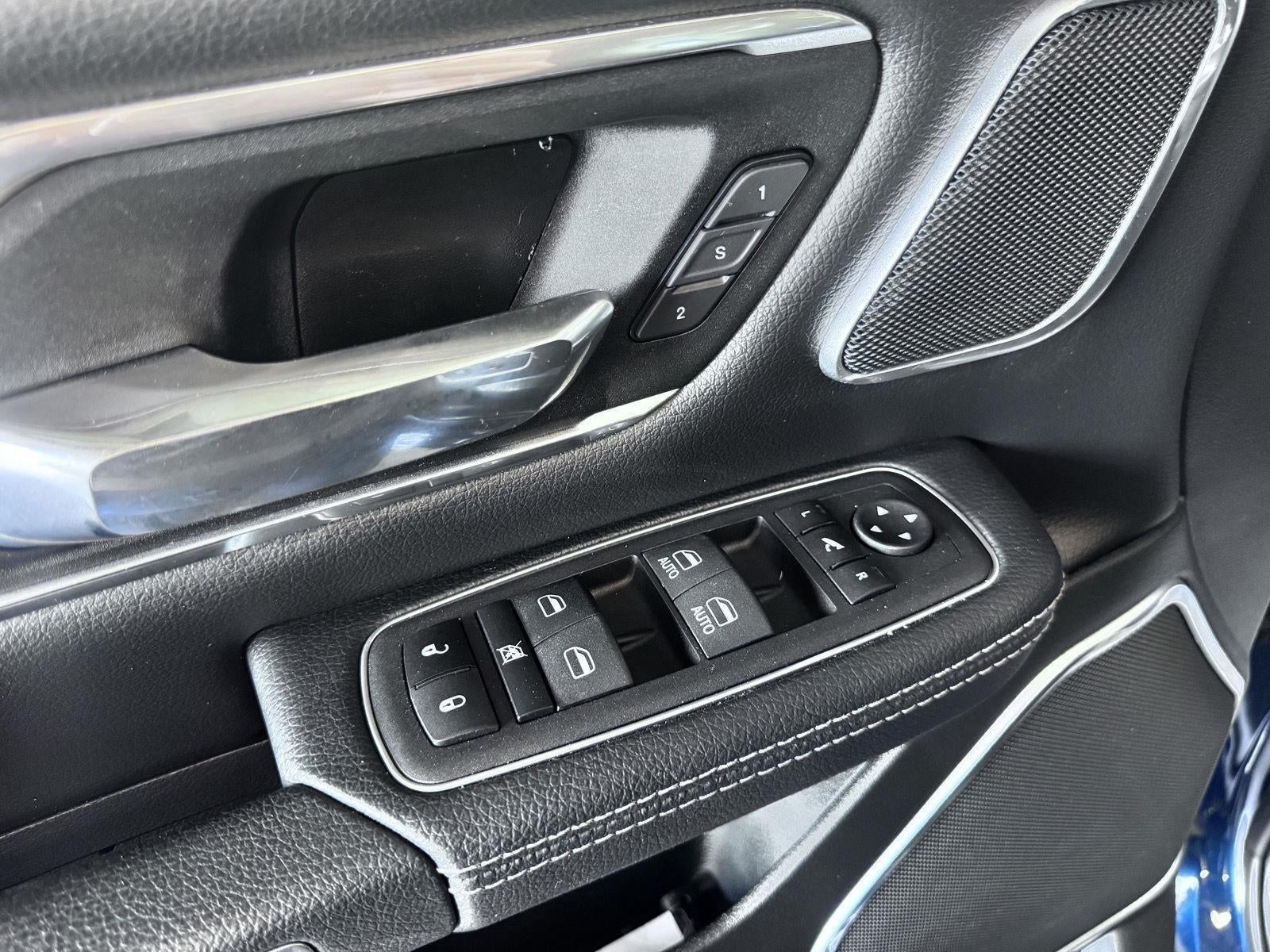 2023 RAM 1500 Laramie Crew Cab 4x4 5'7' Box