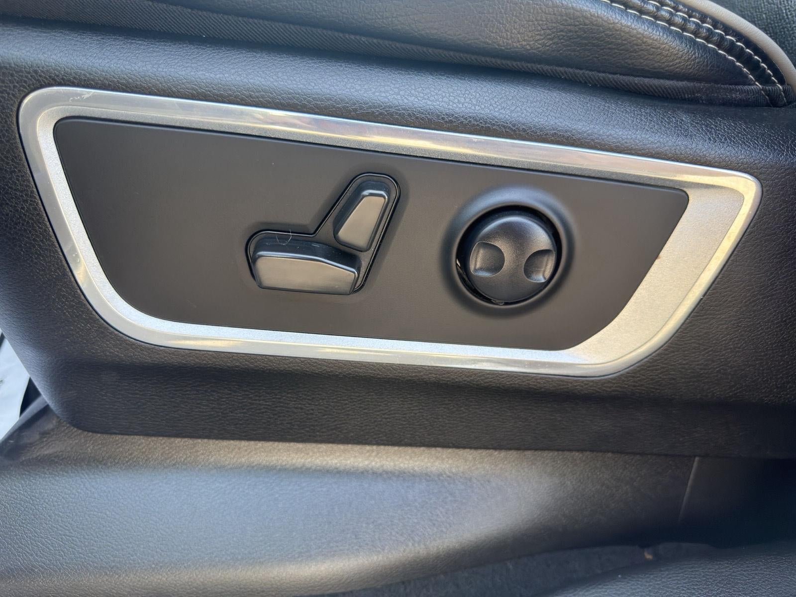 2022 RAM 1500 Laramie Crew Cab 4x4 5'7' Box