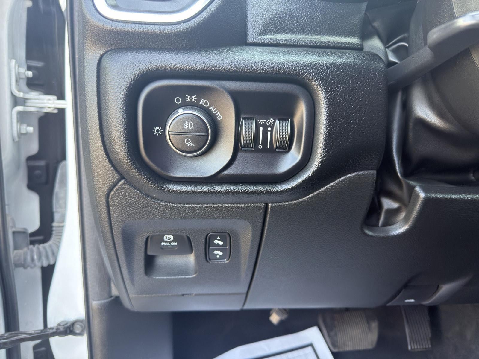 2022 RAM 1500 Laramie Crew Cab 4x4 5'7' Box