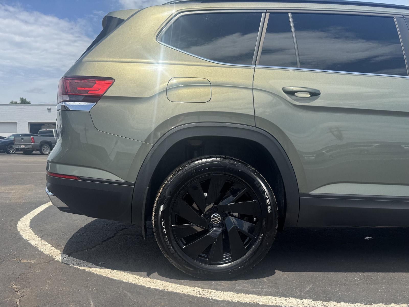 2025 Volkswagen Atlas 2.0T SE w/Technology