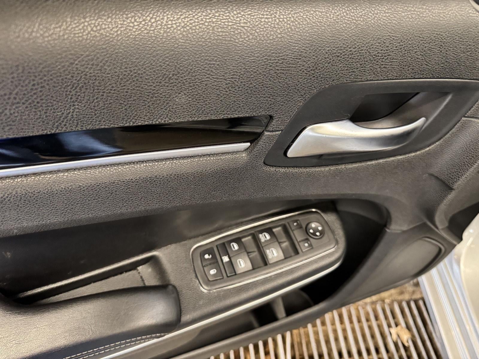 2023 Chrysler 300 300S