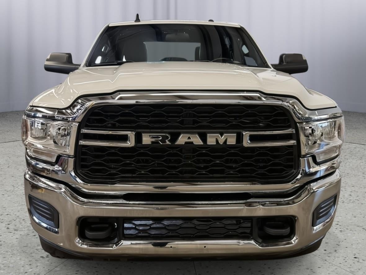 2022 RAM 2500 Tradesman Crew Cab 4x4 8' Box