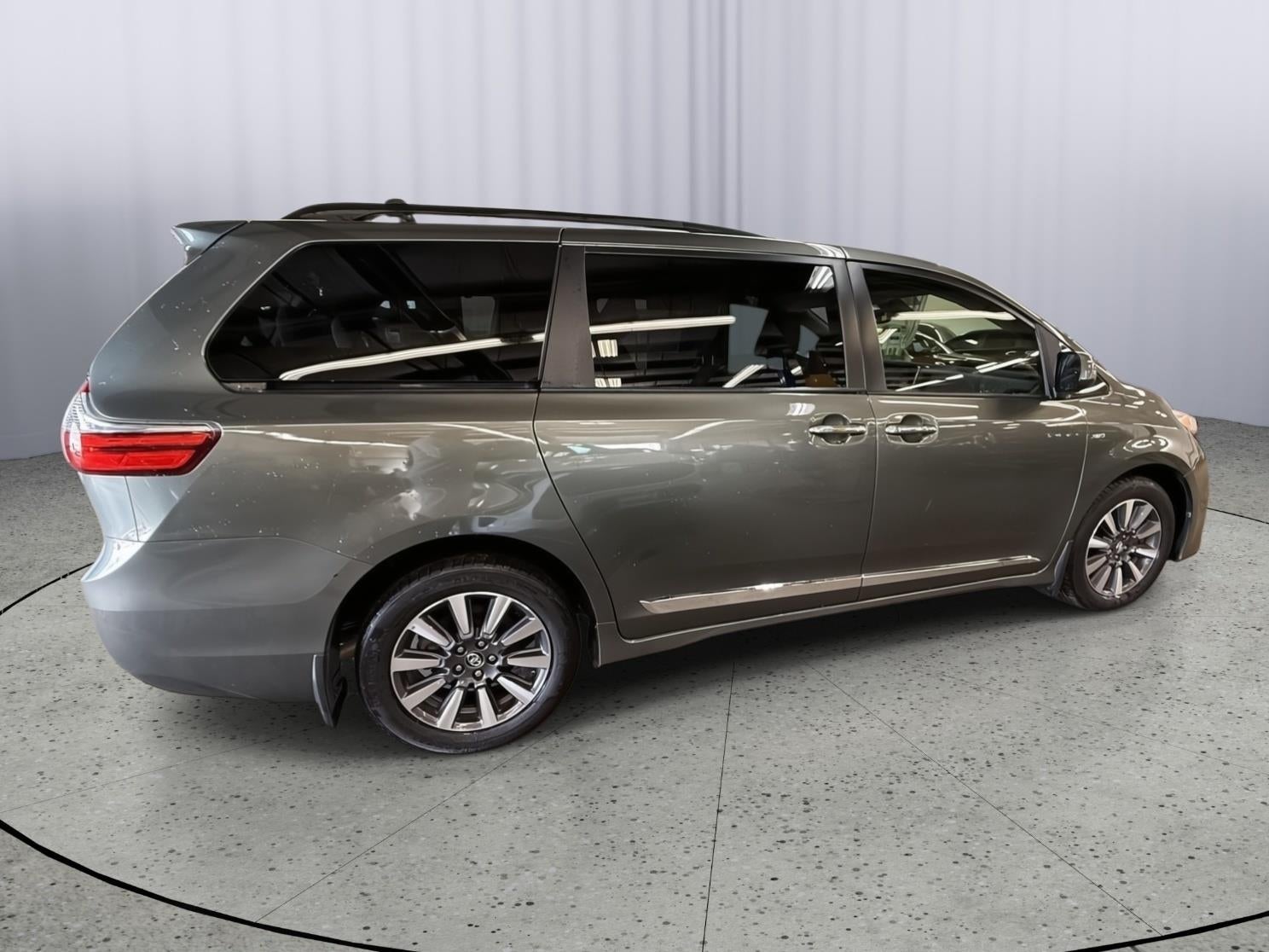 2018 Toyota Sienna XLE 7 Passenger