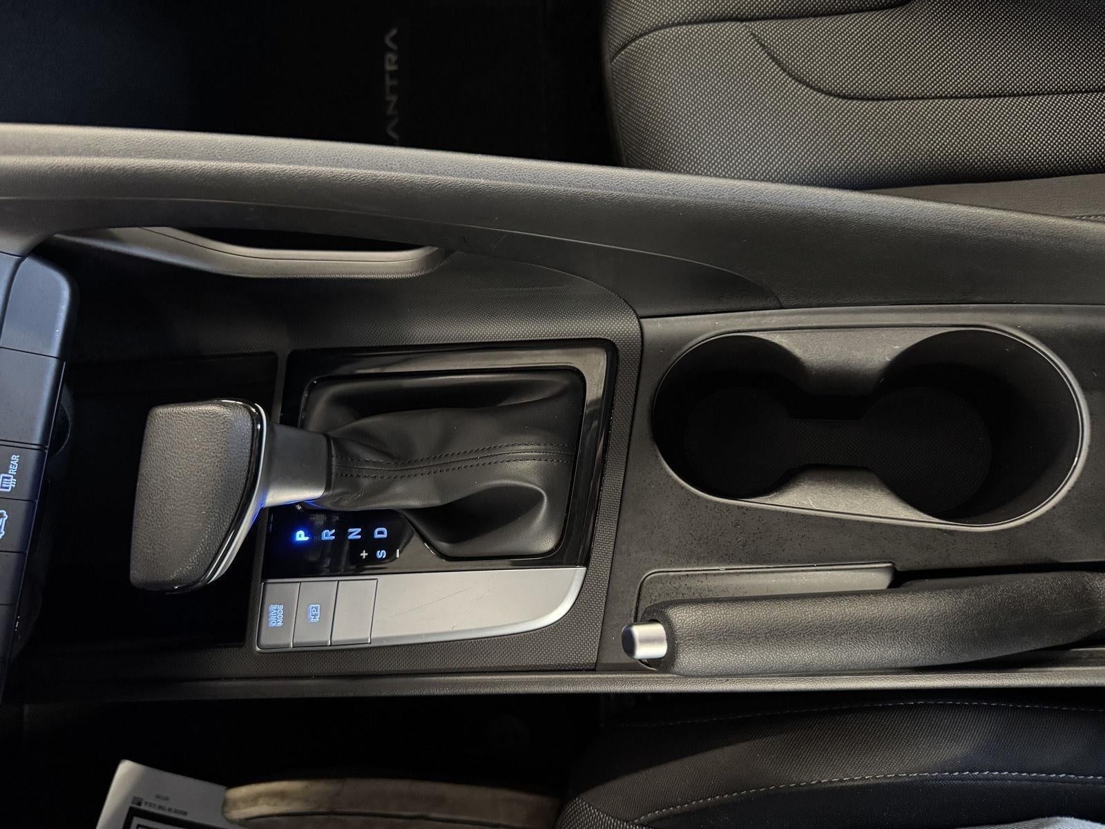 2024 Hyundai Elantra SE