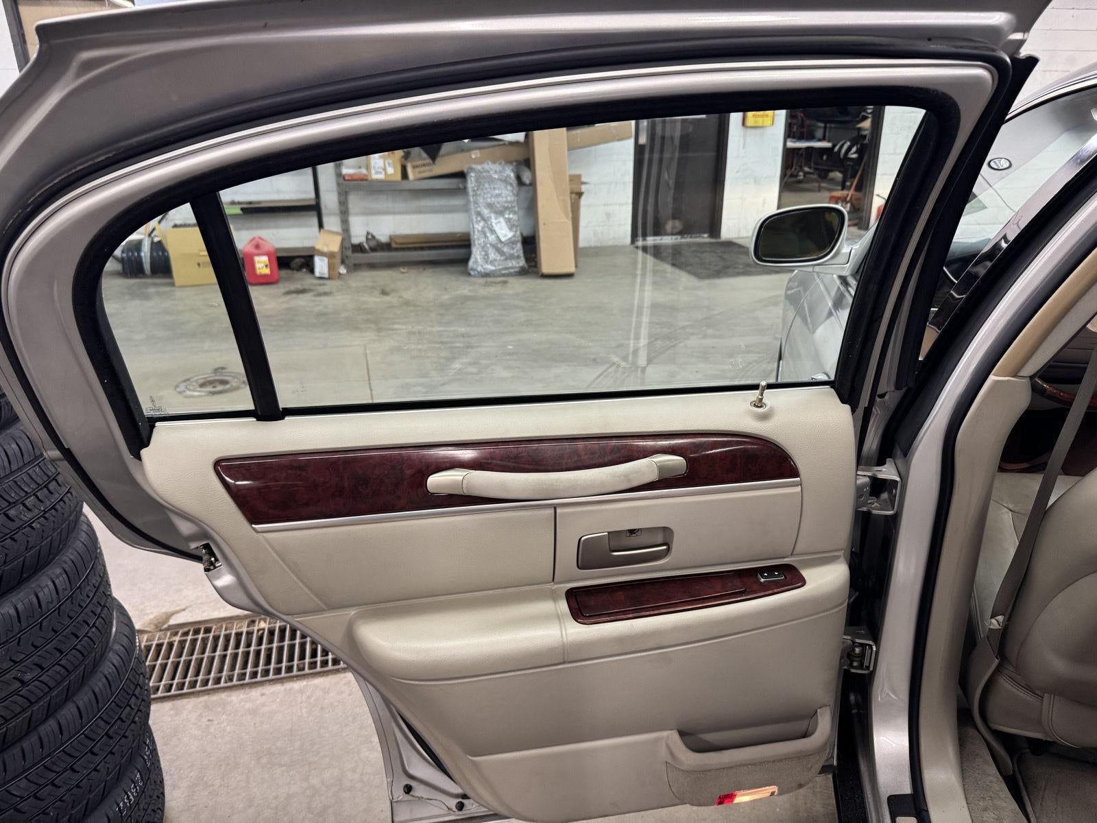 2003 Lincoln Town Car Cartier