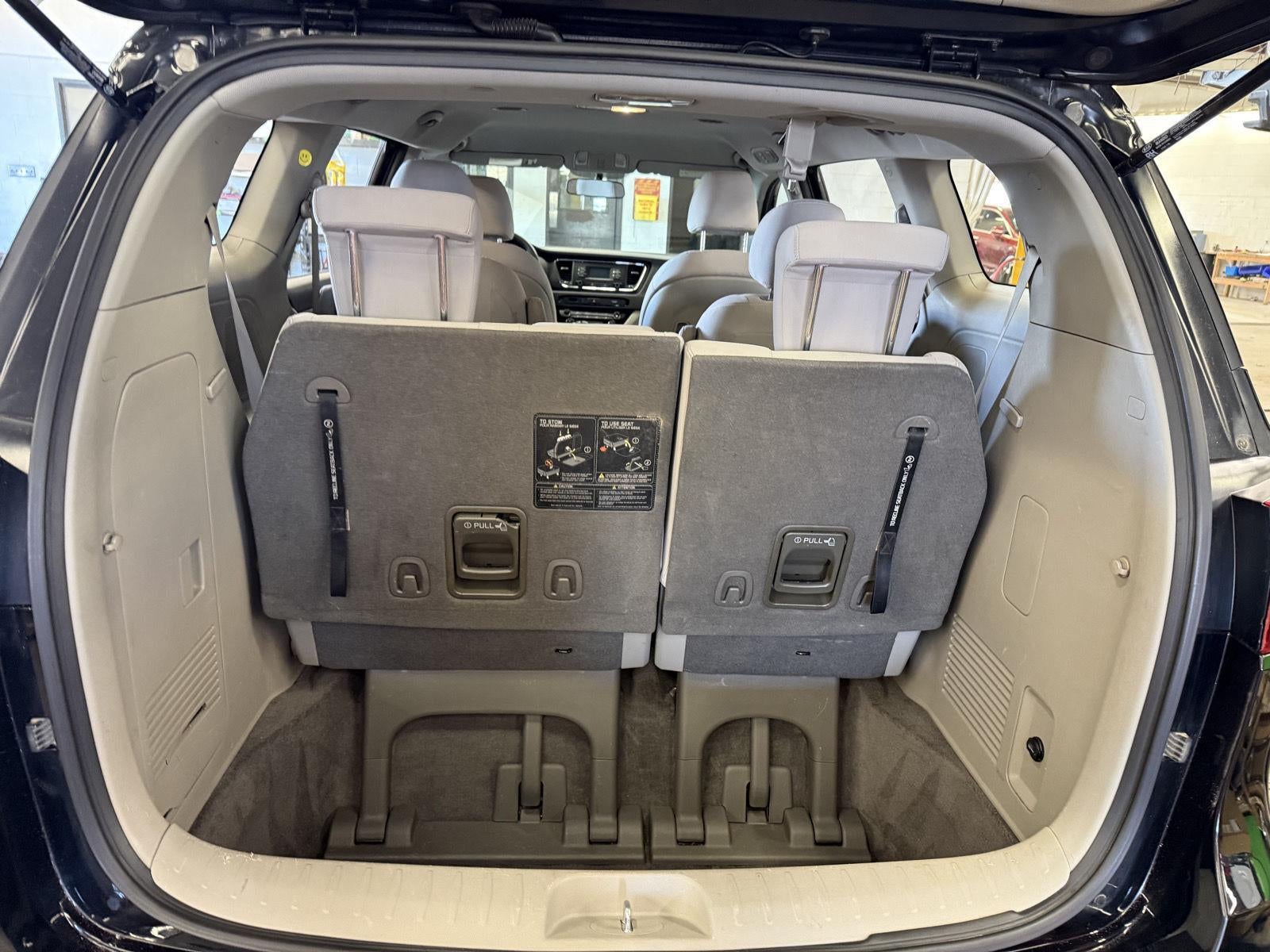 2016 Kia Sedona L