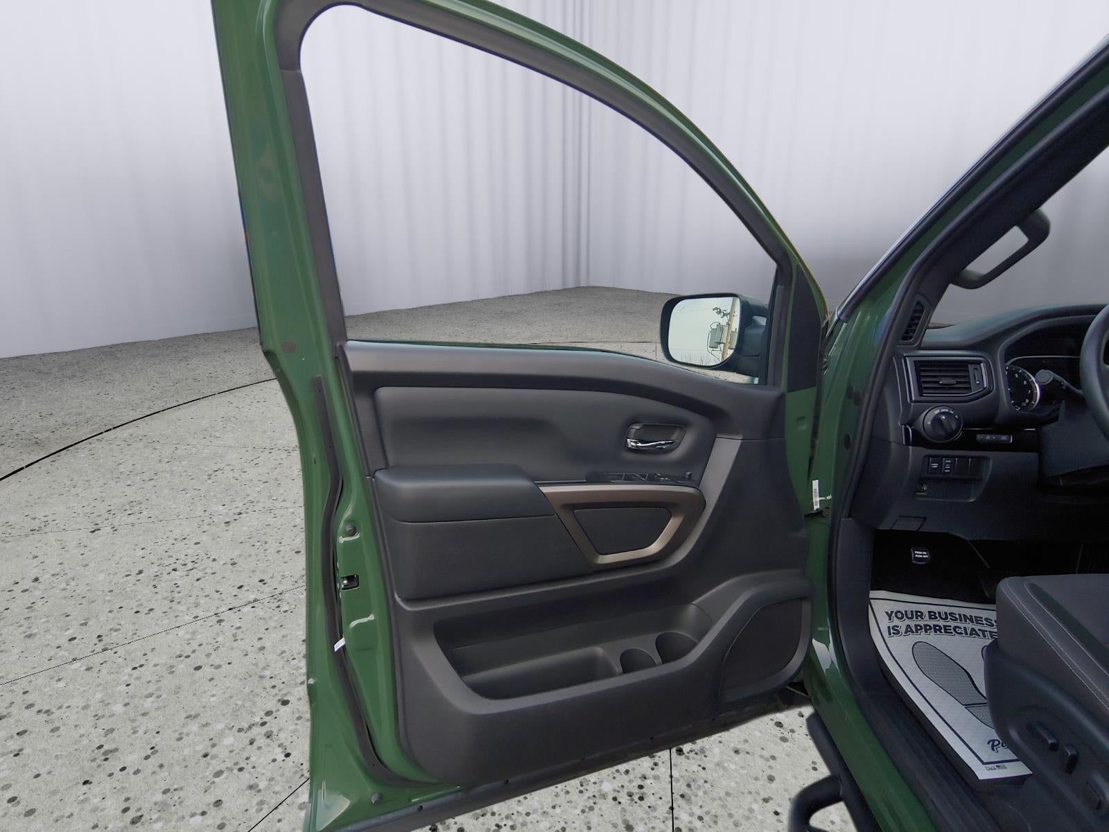 2024 Nissan Titan SV