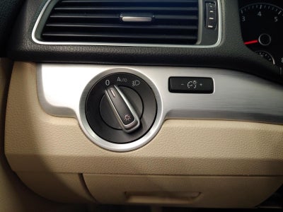 2012 Volkswagen Passat SE w/Sunroof & Nav PZEV