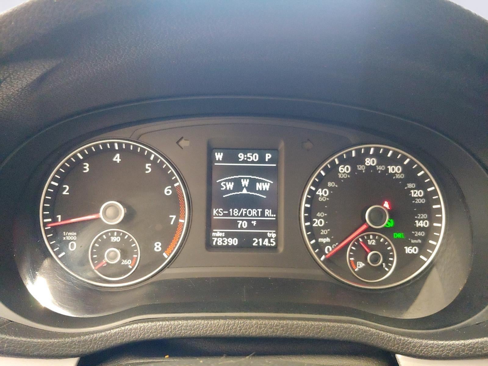 2012 Volkswagen Passat SE w/Sunroof & Nav PZEV