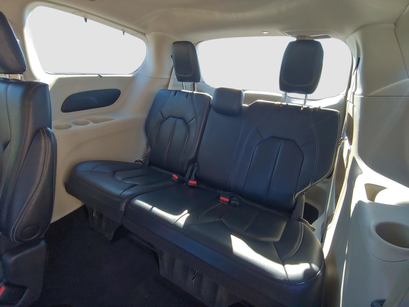 2022 Chrysler Pacifica Touring-L