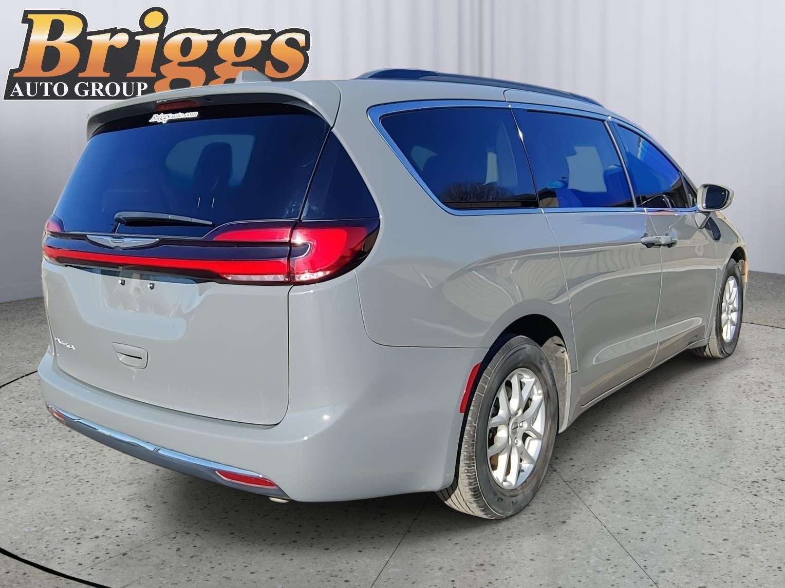 2022 Chrysler Pacifica Touring-L