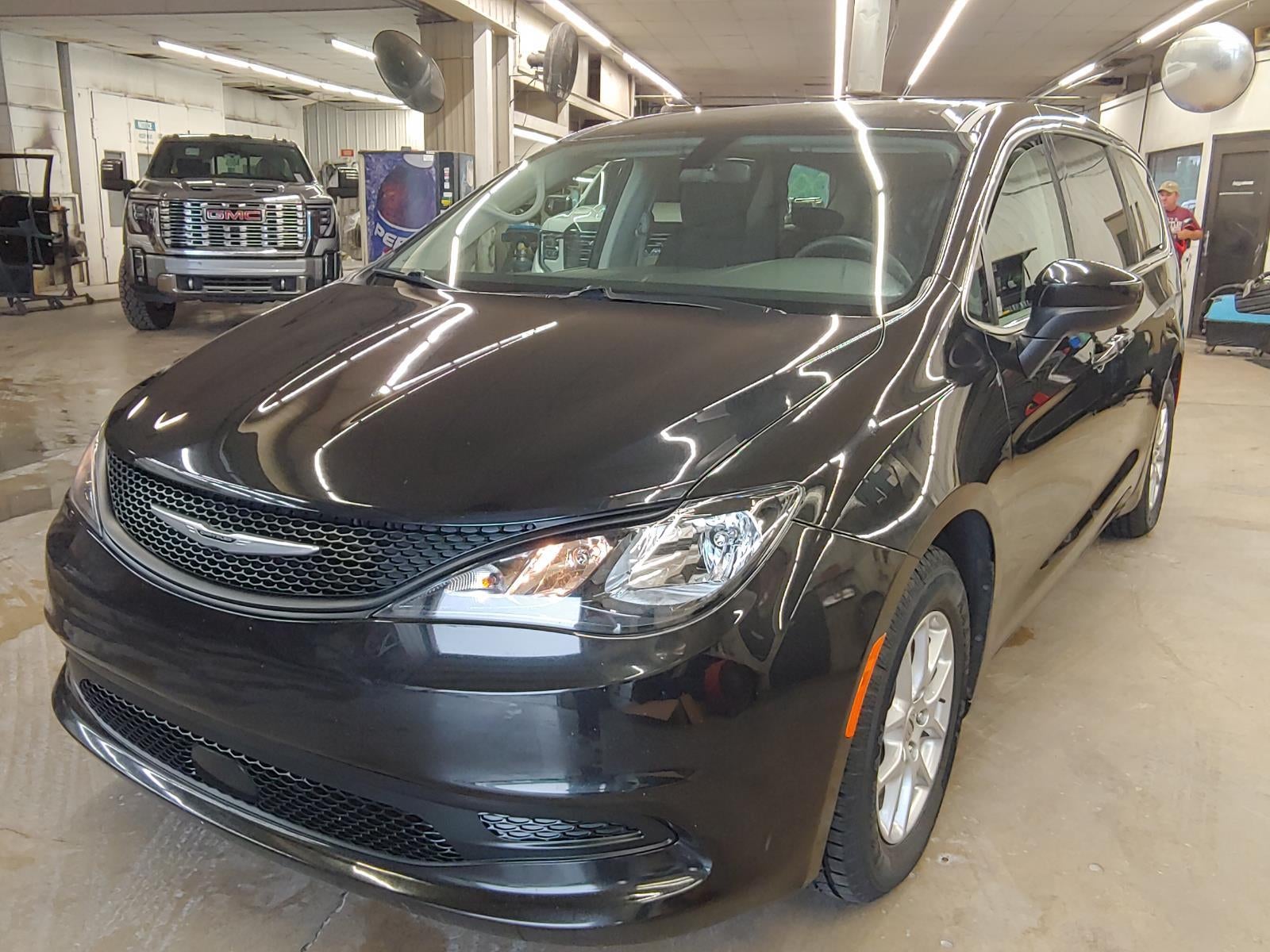 2022 Chrysler Voyager LX