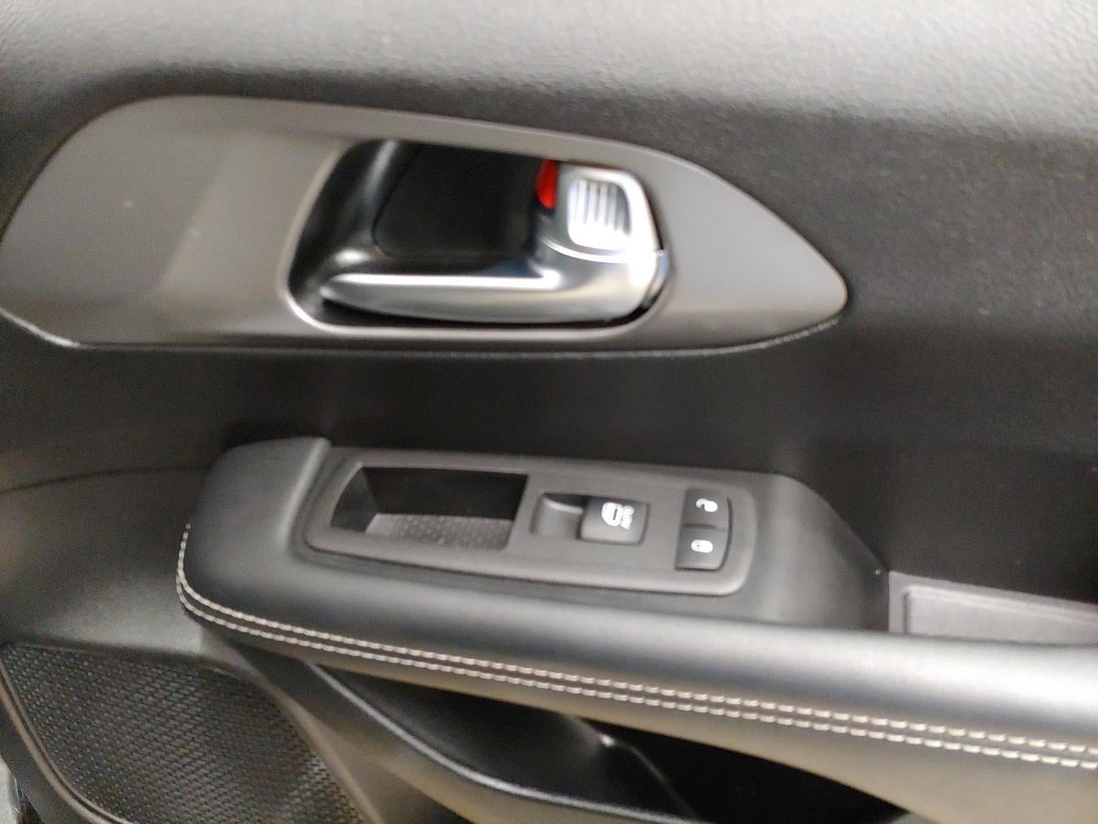 2025 Chrysler Voyager LX