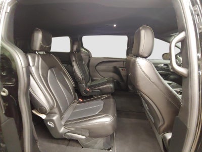 2025 Chrysler Voyager LX