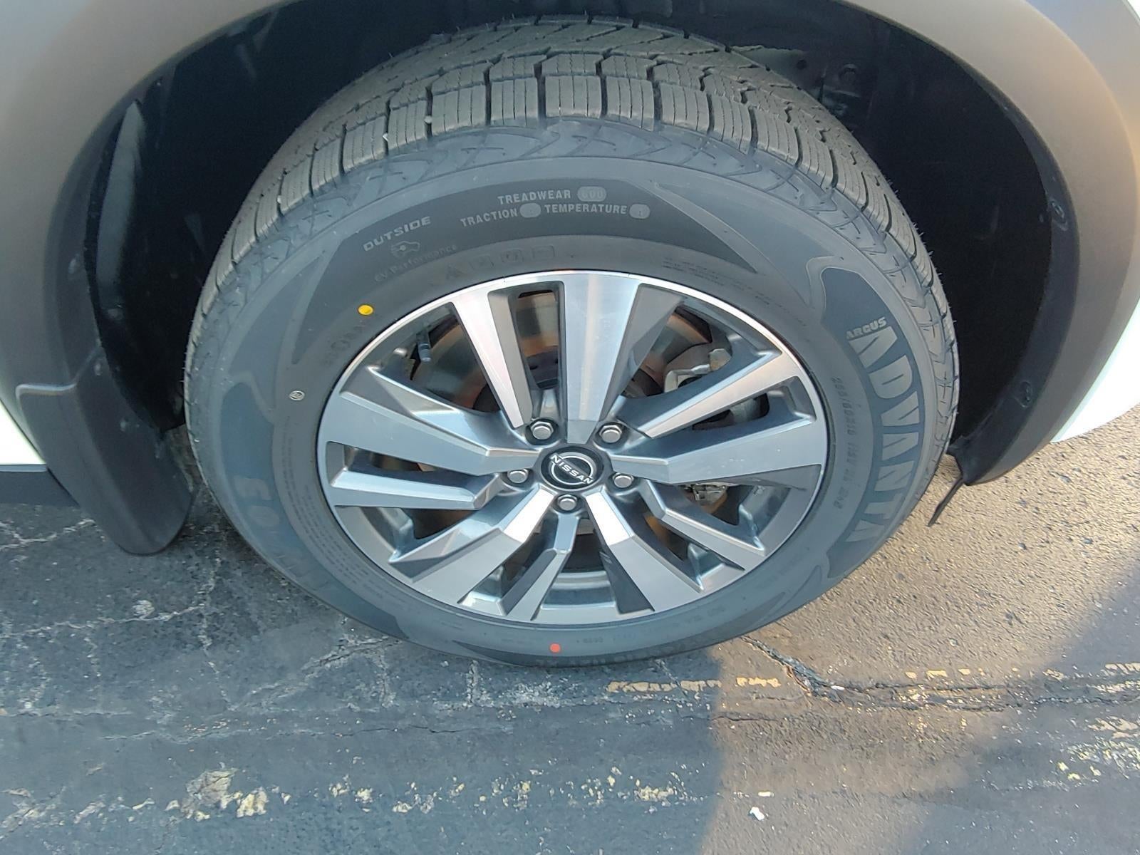 2024 Nissan Pathfinder SL