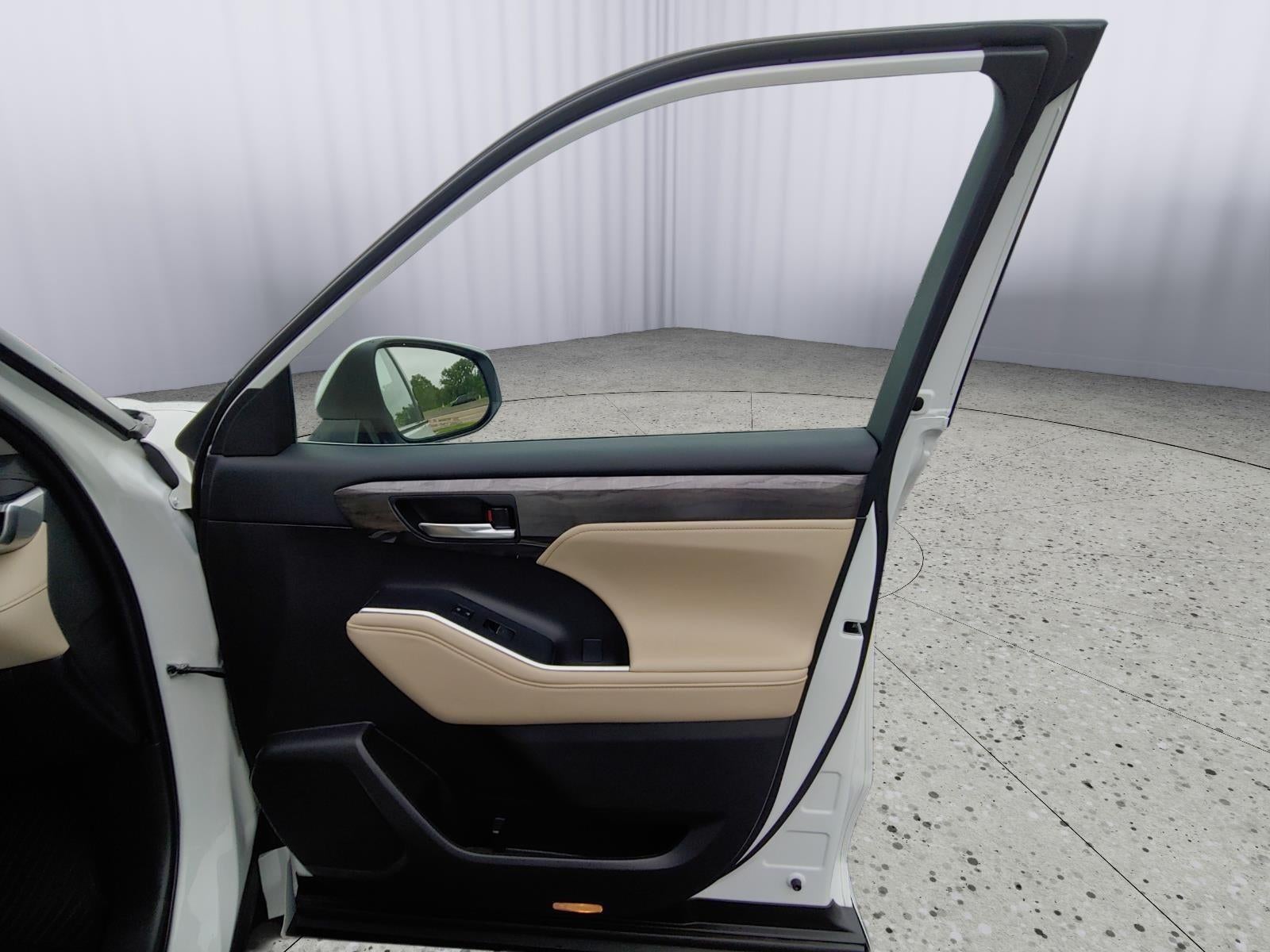2023 Toyota Highlander Hybrid Platinum