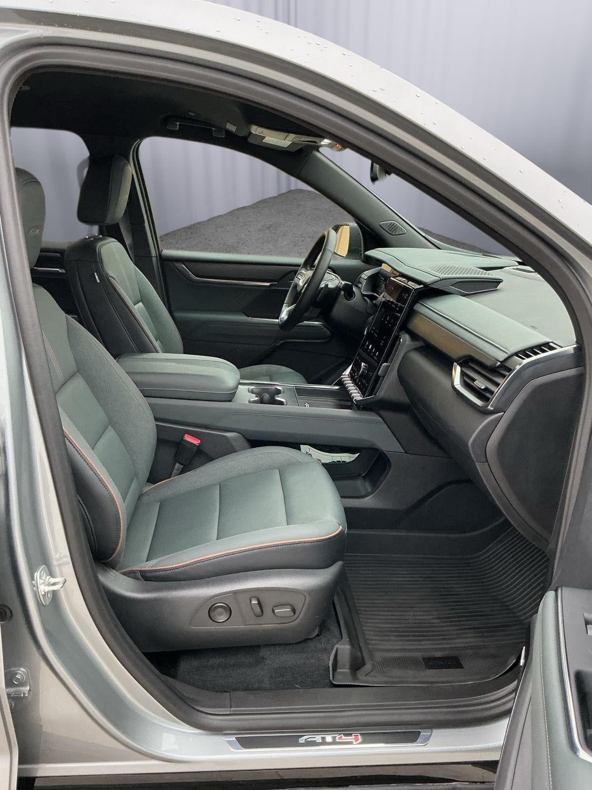 2024 GMC Acadia AWD AT4