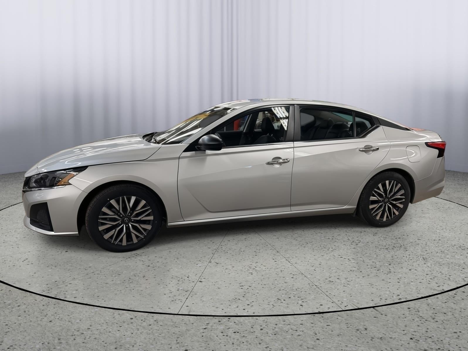 Used 2024 Nissan Altima SV with VIN 1N4BL4DVXRN338573 for sale in Kansas City