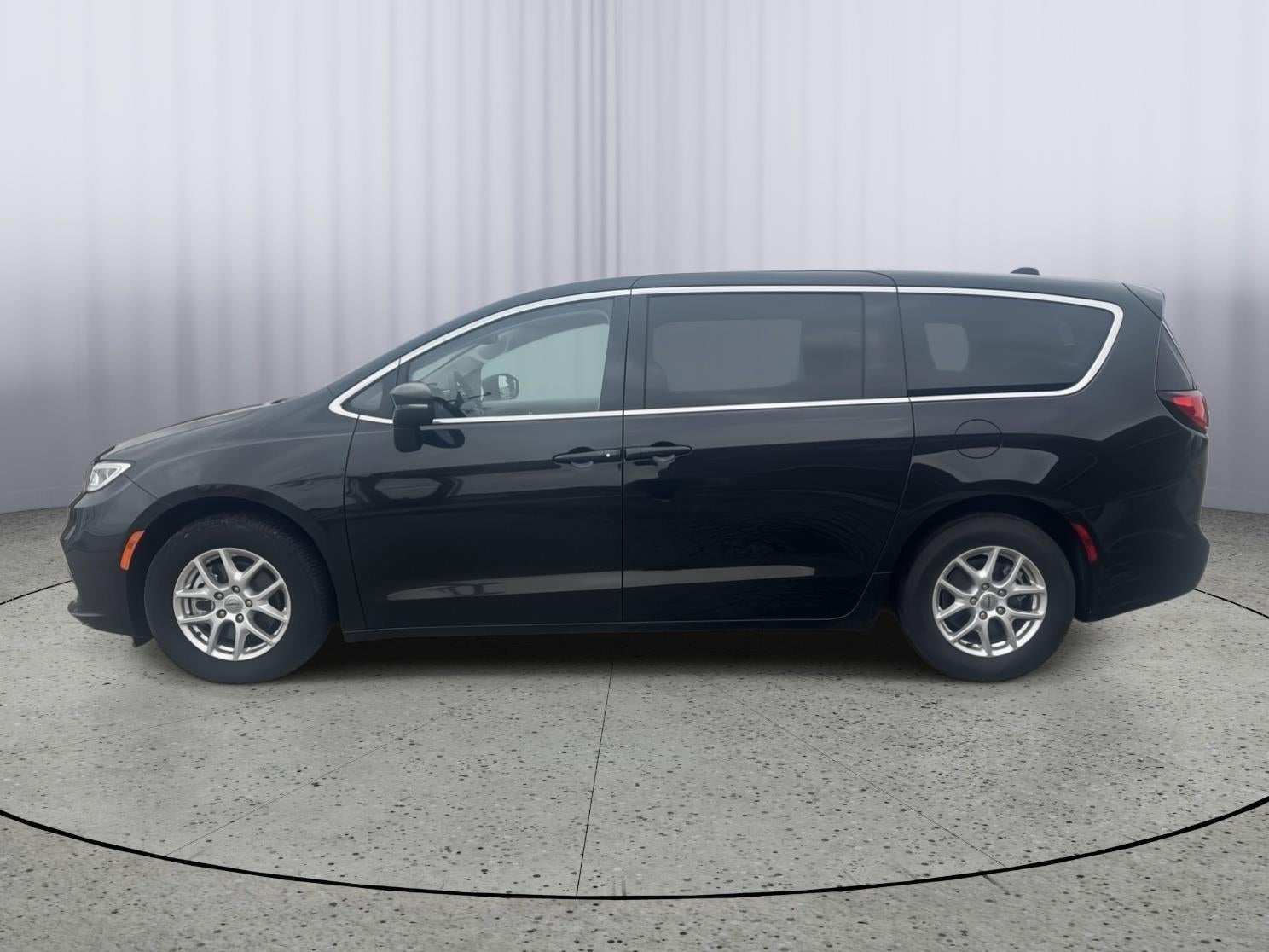 Used 2023 Chrysler Pacifica Touring L with VIN 2C4RC1BG7PR620357 for sale in Kansas City