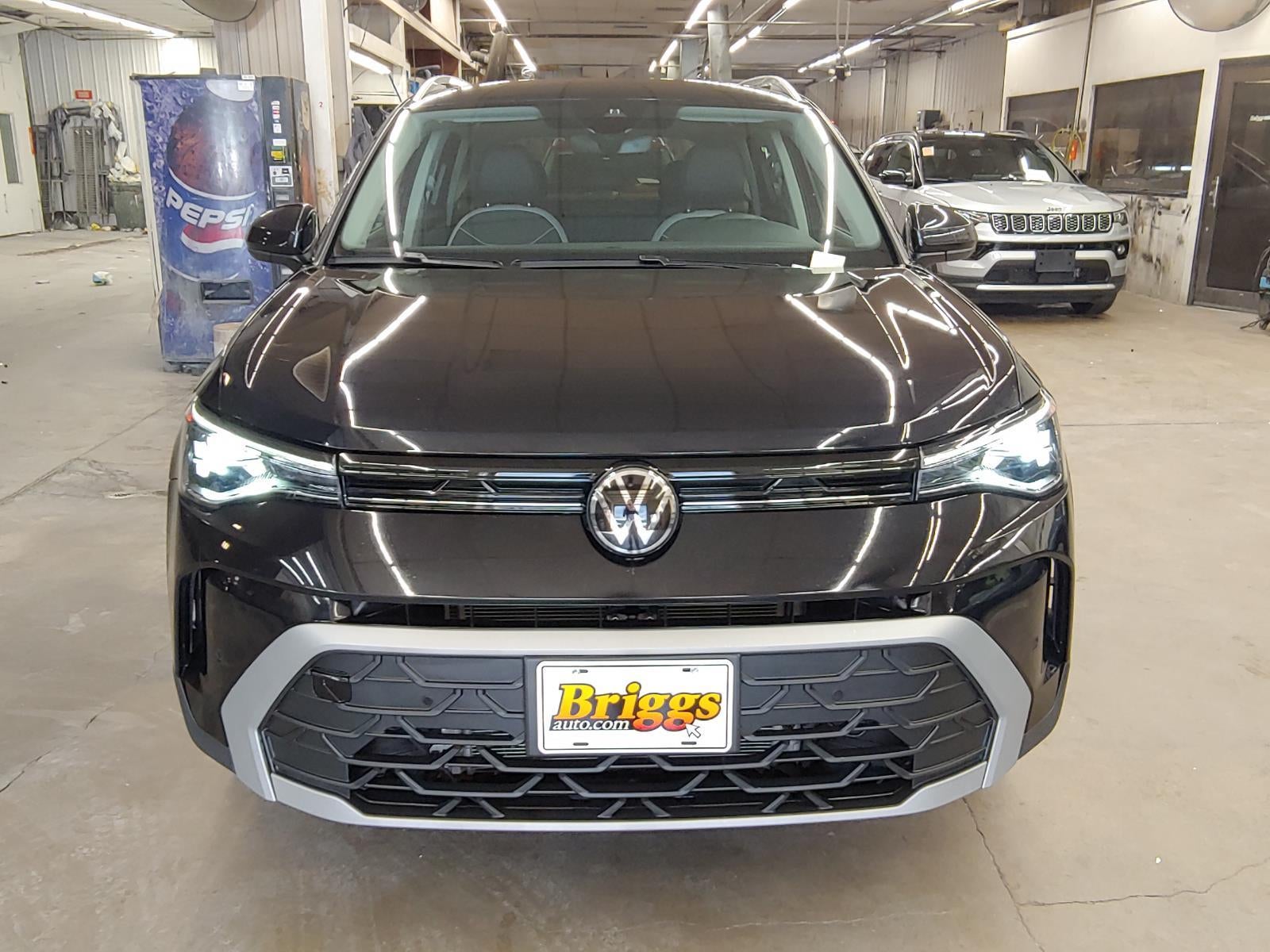 Used 2025 Volkswagen Taos SE with VIN 3VVUC7B22SM014211 for sale in Kansas City