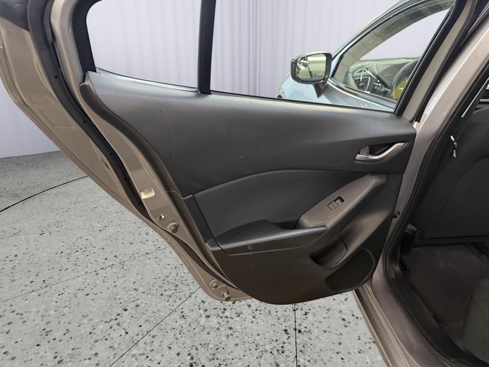 2016 Mazda Mazda3 i Sport