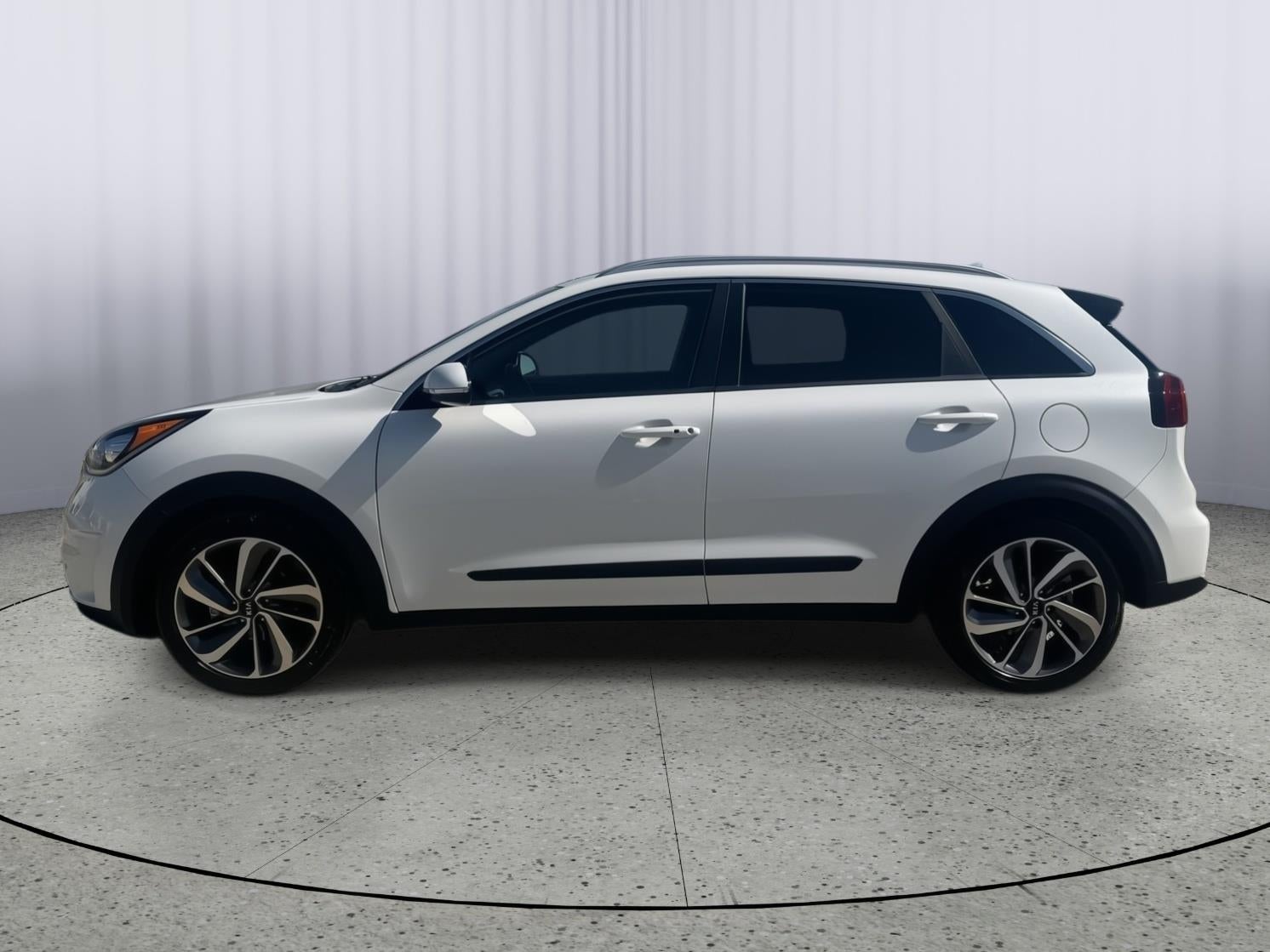 Used 2019 Kia Niro Touring with VIN KNDCE3LC3K5262767 for sale in Kansas City