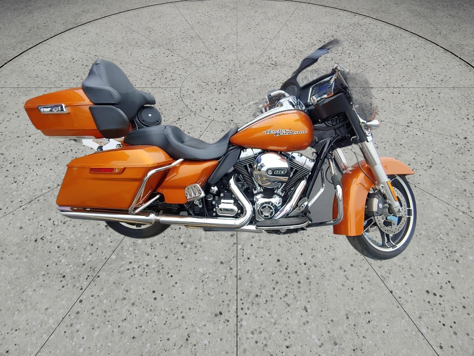 2016 HARLEY-DAVIDSON STREET GLIDE Base