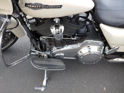 2022 HARLEY-DAVIDSON ROAD GLIDE Base