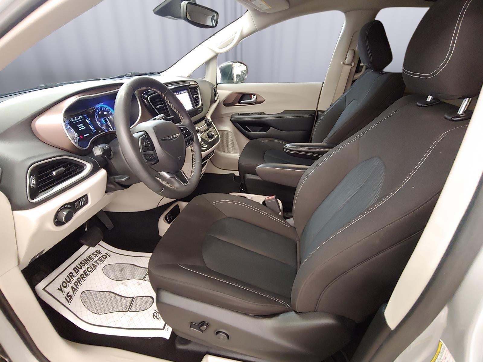 2024 Chrysler Voyager LX