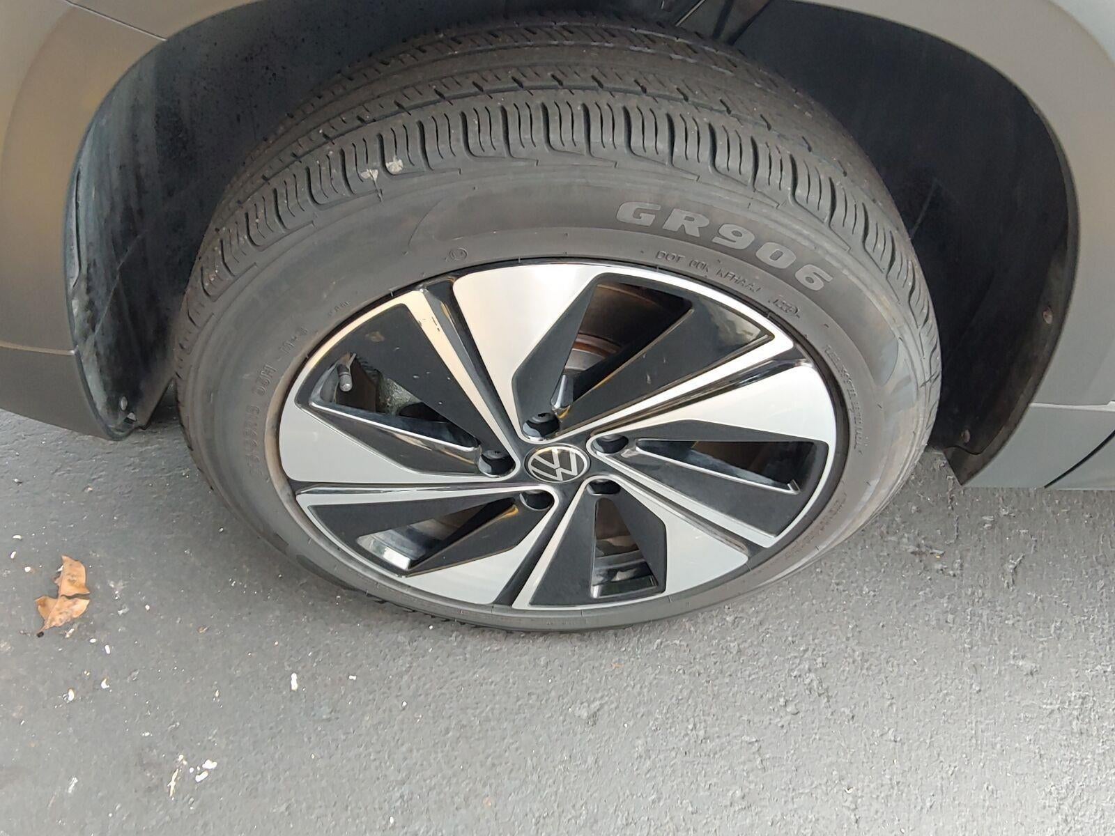 2025 Volkswagen Taos SE