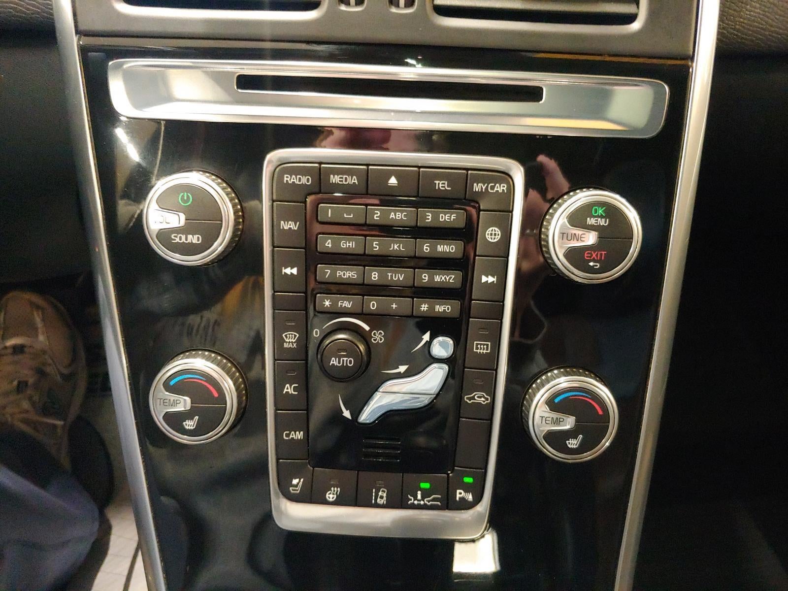 2015 Volvo XC60 T6 Platinum