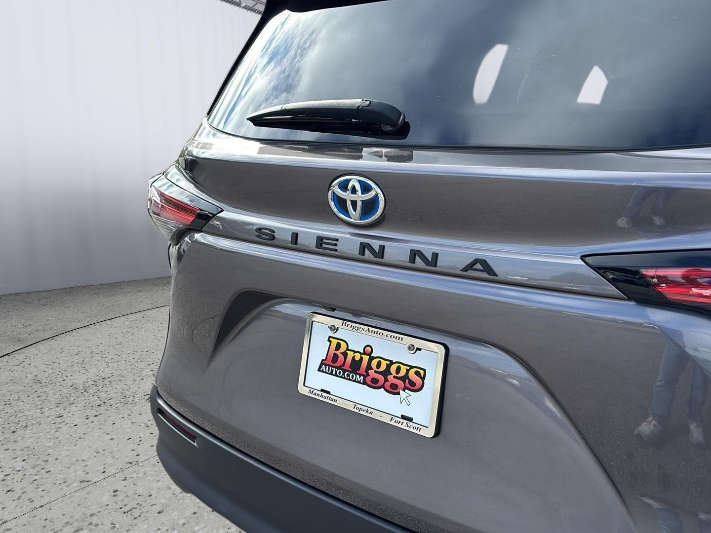 2021 Toyota Sienna LE