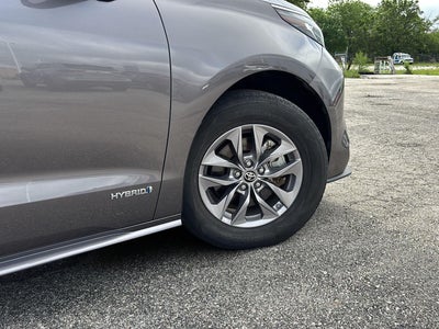 2021 Toyota Sienna LE