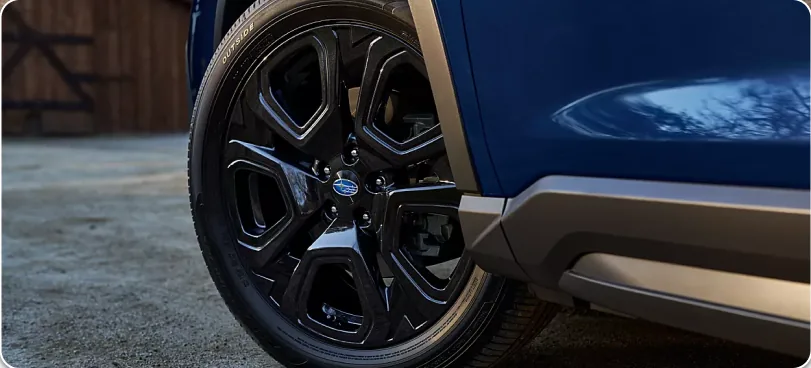 20-inch black-finish wheel on the Ascent Onyx Edition Touring