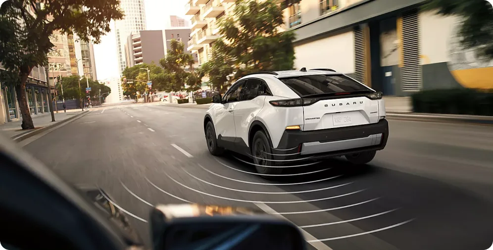 Blind-Spot Monitor and Cross-Traffic Alert zones visualised beside a Subaru Uncharted